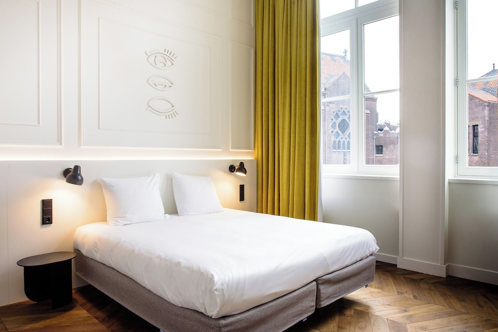 Heavenly, White, Superior, Studio, King Bed
