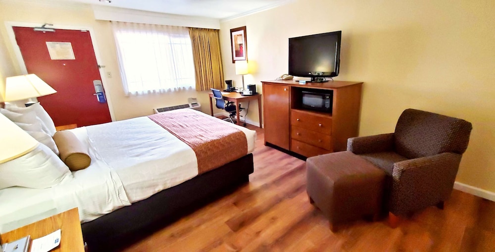 غرفة قياسية بسرير كينج بإطلالة لذوي الإعاقة، Best Western Plus Northwoods Inn 9/10
