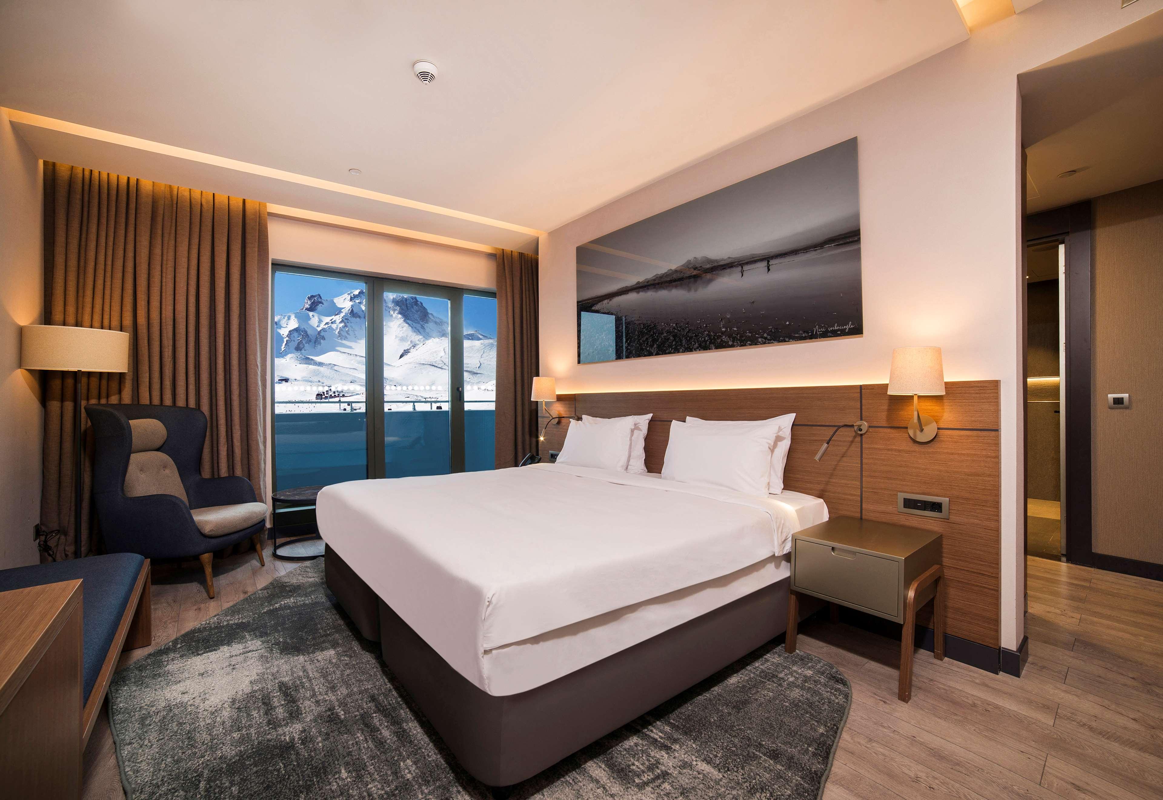 جناح جونيور بإطلالة على الجبل بشرفة، Radisson Blu Hotel Mount Erciyes 3/10