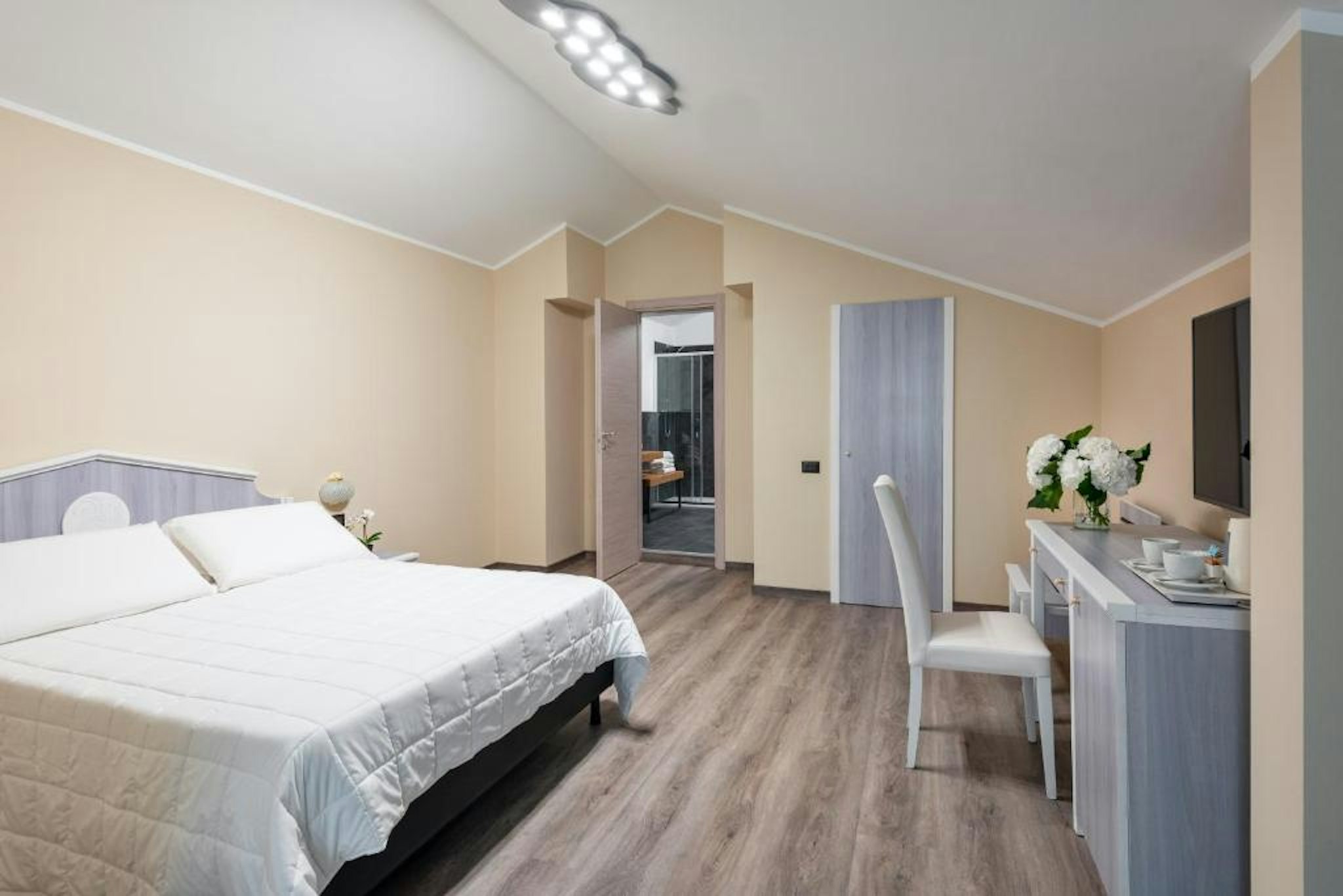 Rivoli Hotel 8/36