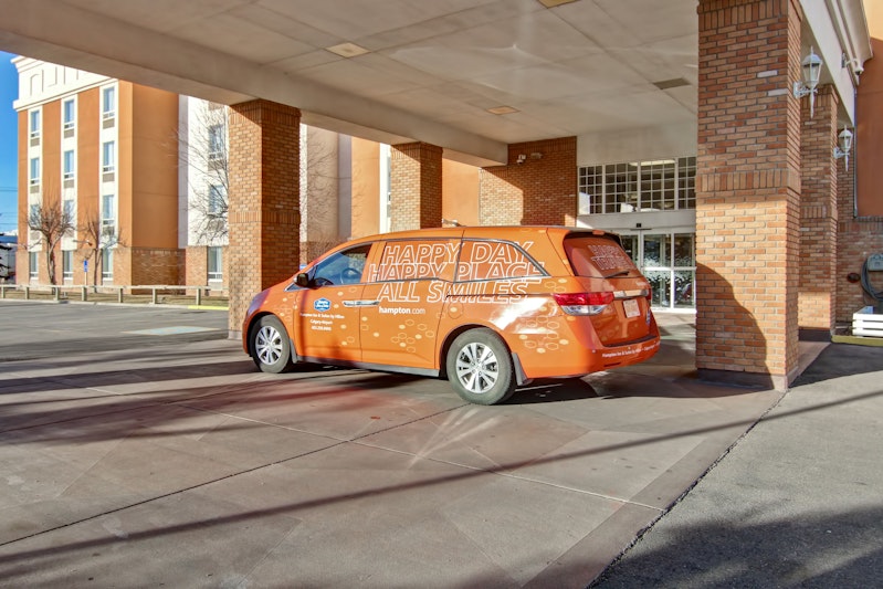 Hampton Inn & Suites by Hilton Calgary-Airport 19/22