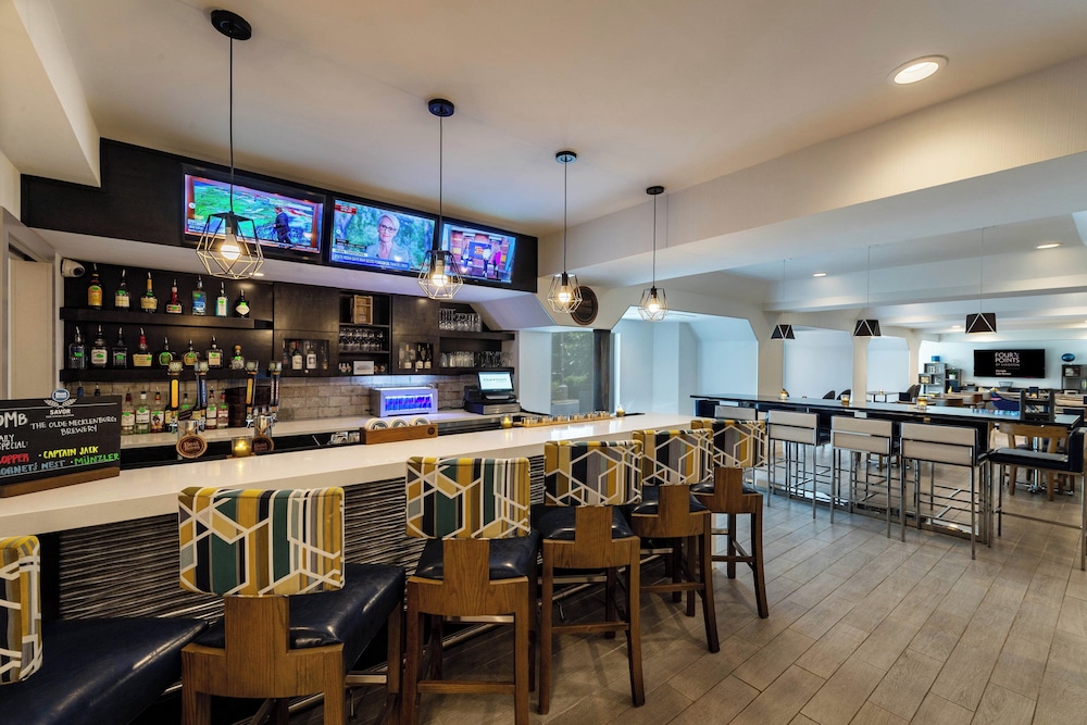 Four Points by Sheraton Charlotte - Lake Norman 28/42