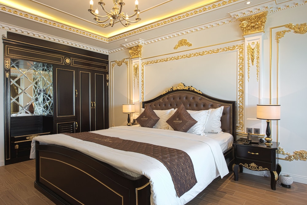 Monarque Hotel 16/50