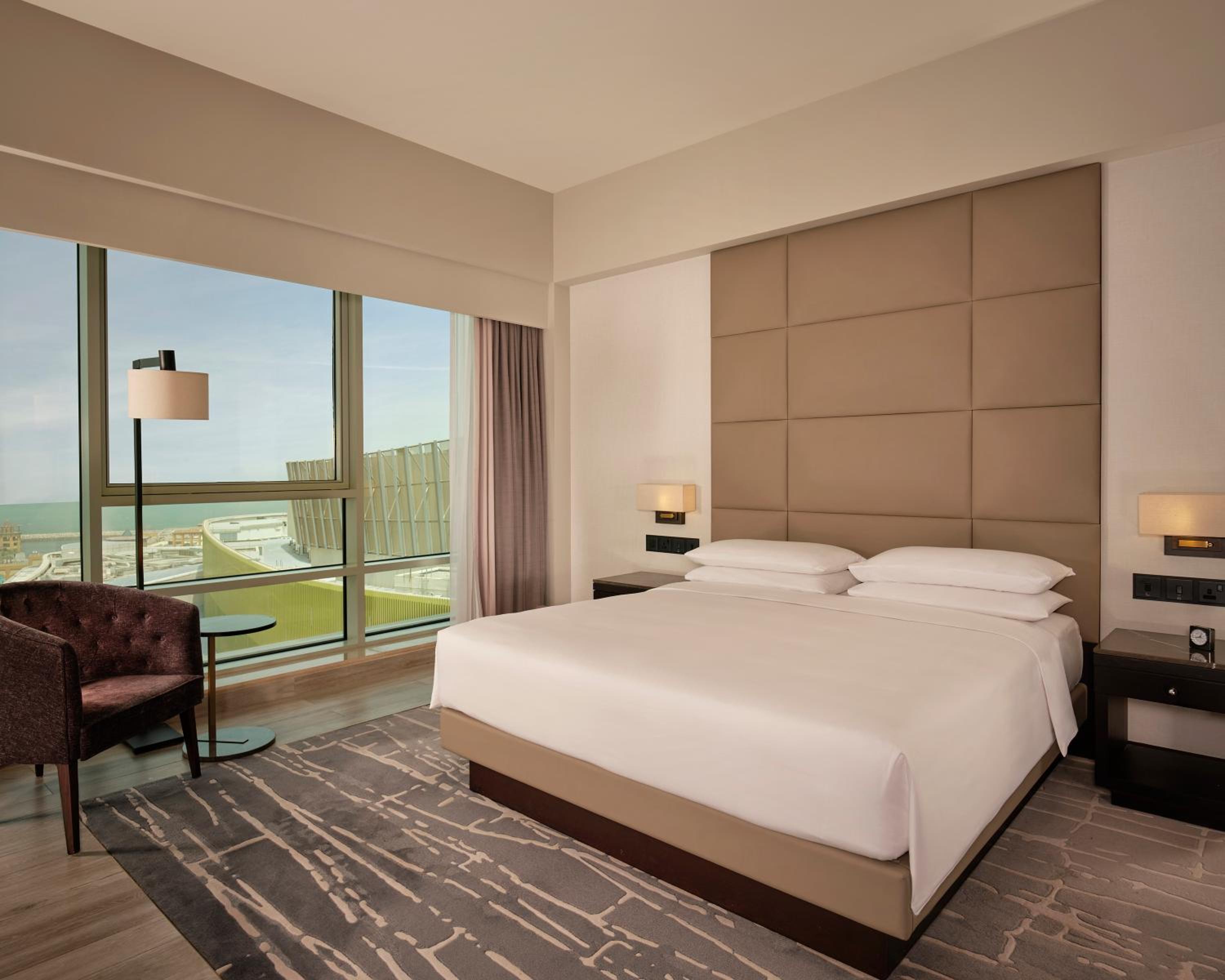 Regency, Suite, King Bed, High Floor