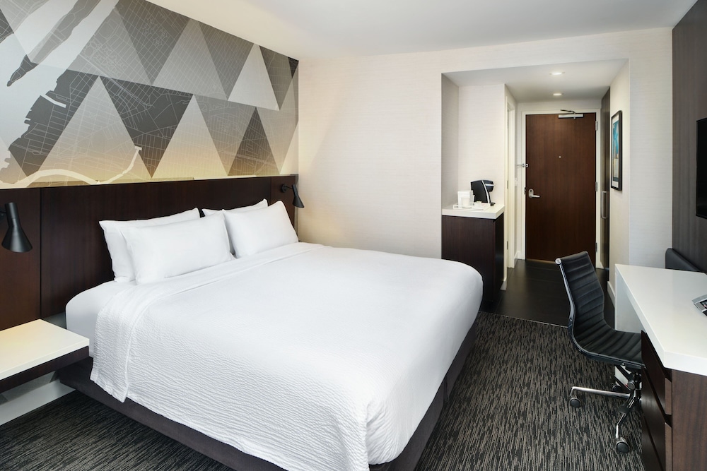 Room at COURTYARD LONG ISLAND CITY/NEW YORK MANHATTAN VIEW, NEW YORK - NY