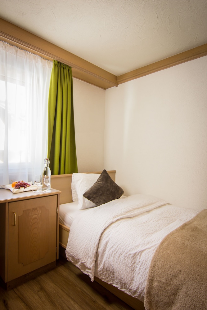 Hotel Bristol 10/43