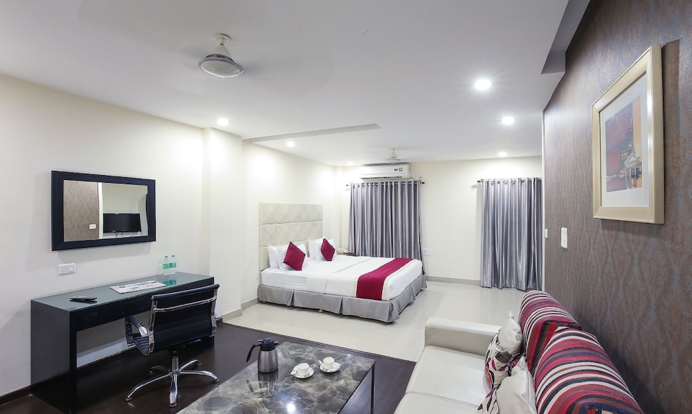 Hotel At Home Suites 19/40