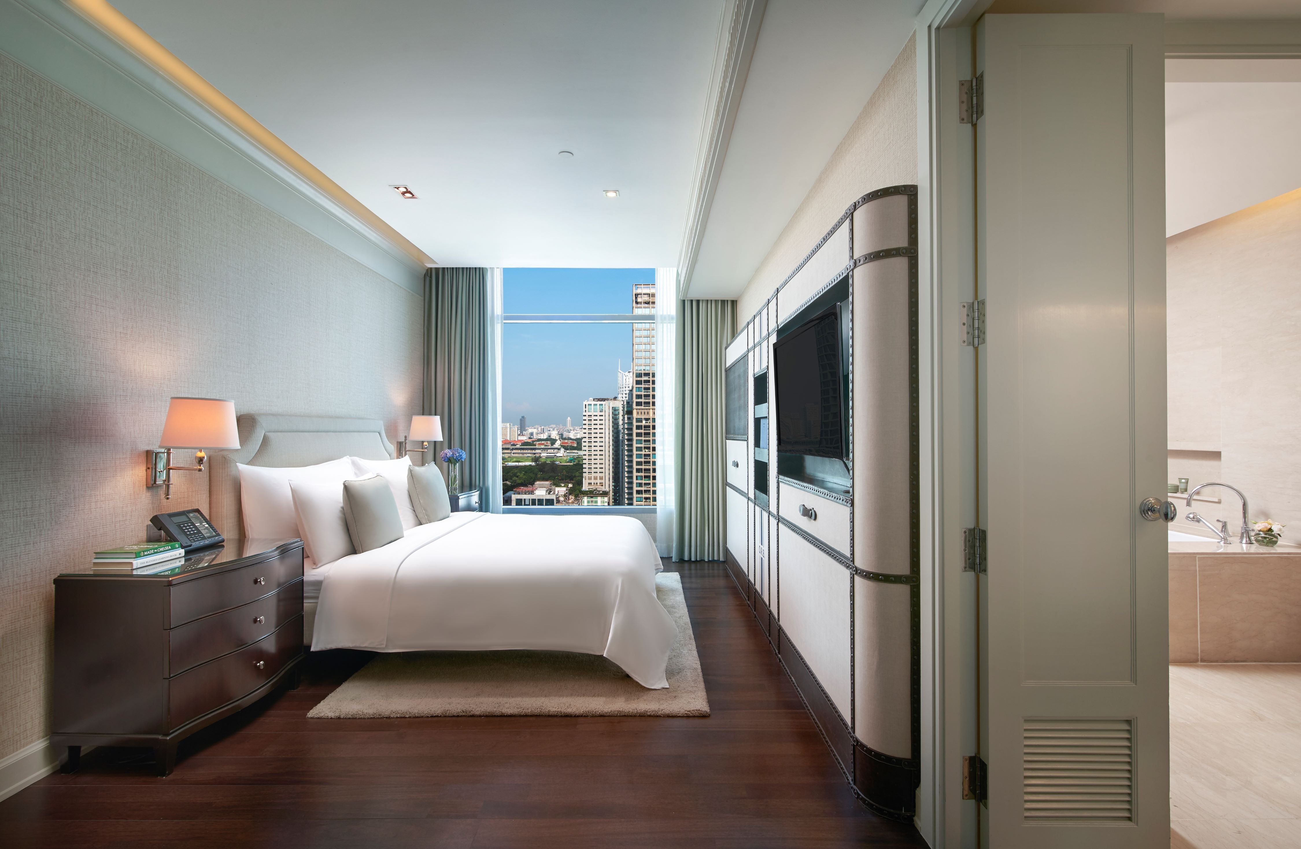 JUNIOR SUITE, KING BED