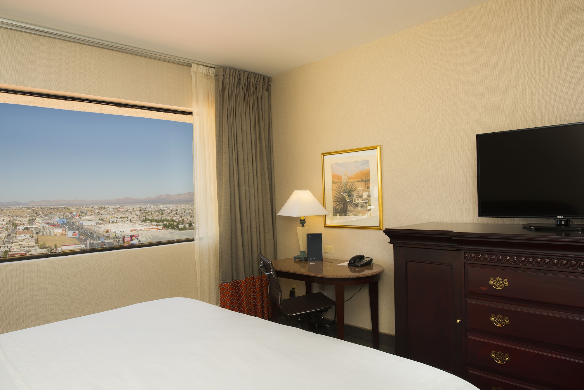 غرفة كلوب بسرير كينج بإطلالة على الجبل، Sheraton Chihuahua Soberano 2/9