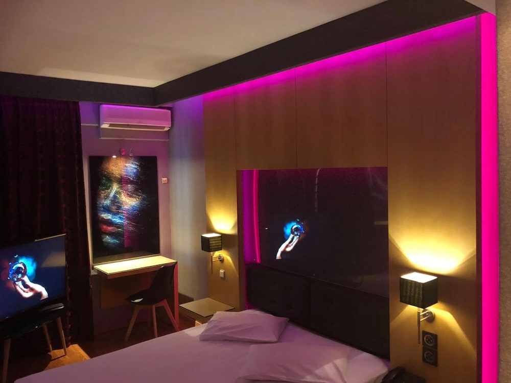 Olympic Hotel 14/23