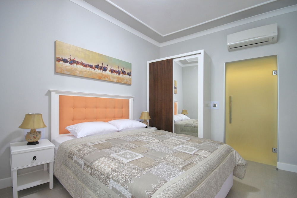 DELUXE, DOUBLE BED
