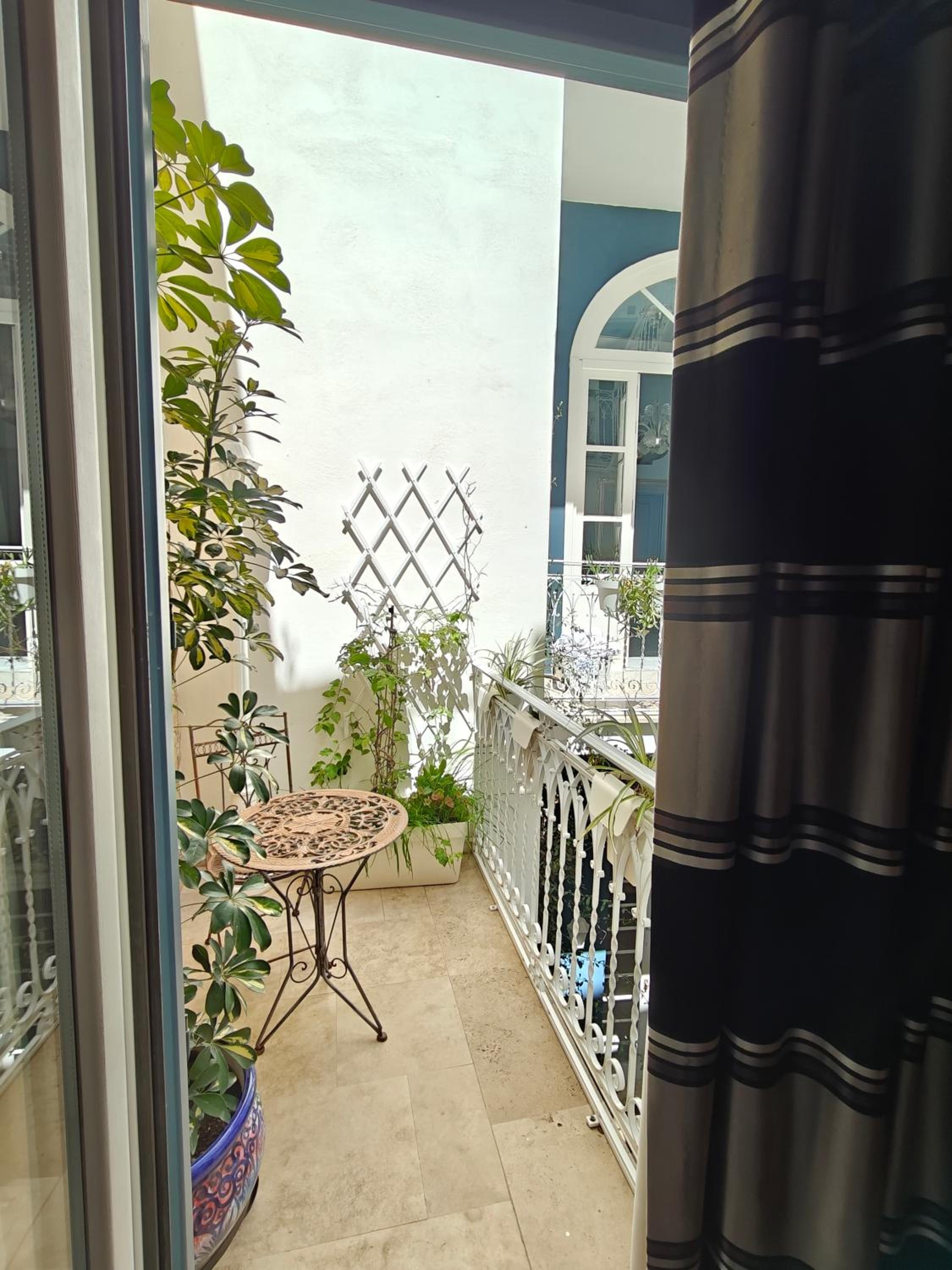 Julina Boutique Living 2/43
