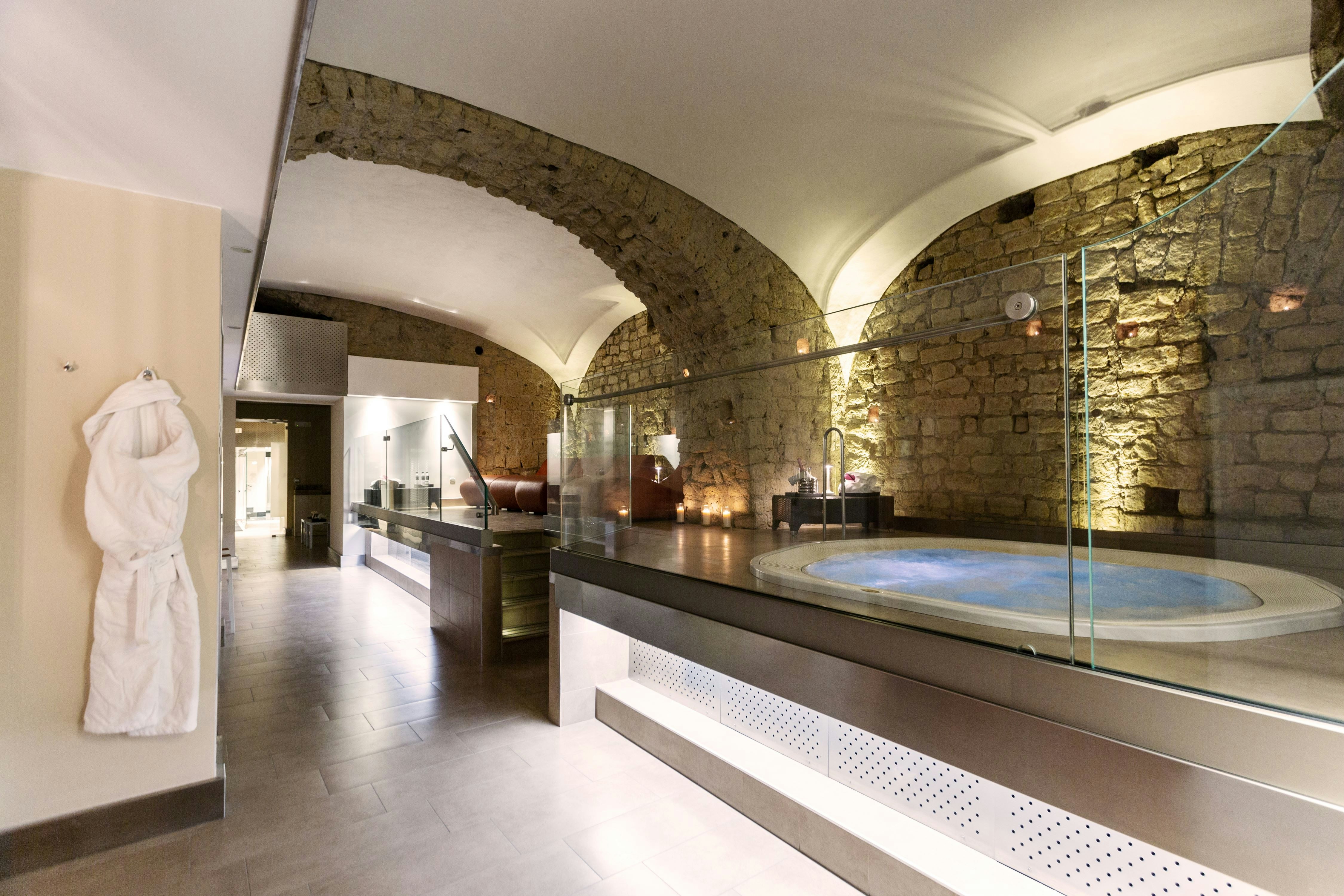 Palazzo Caracciolo Naples 19/43