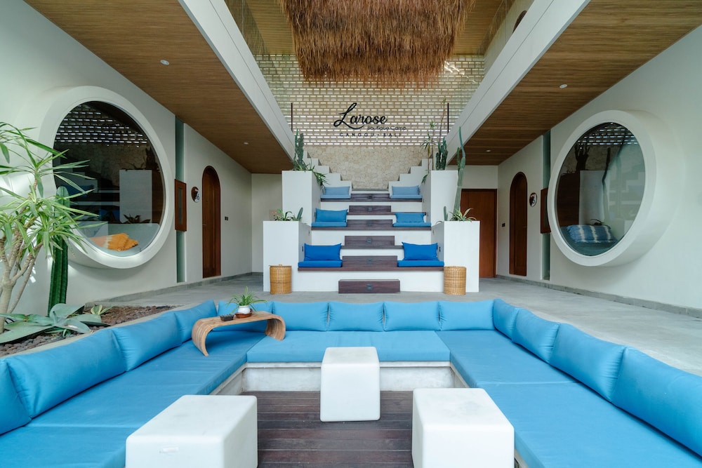 LAROSE VILLA 29/47