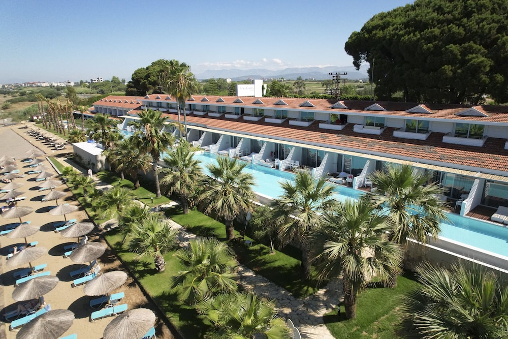 Flora Garden Beach in CENGER