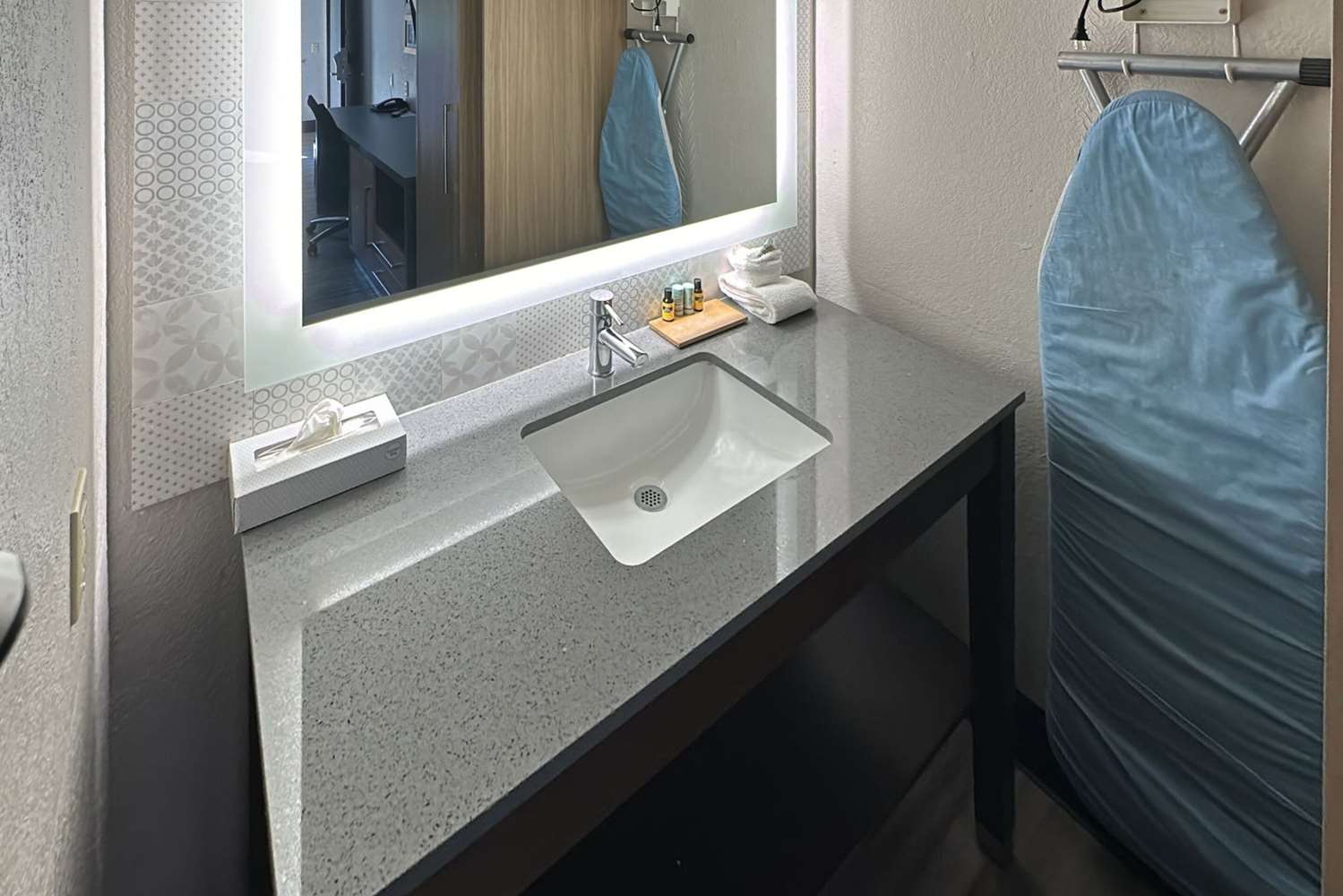 Country Inn & Suites by Radisson, Monterey Beachfront-Marina, CA 31/31