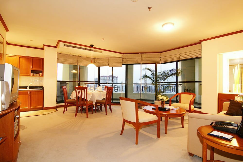 GRAND DIAMOND SUITES 48/71