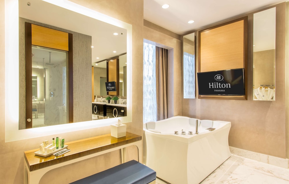 Hilton Panama 10/90
