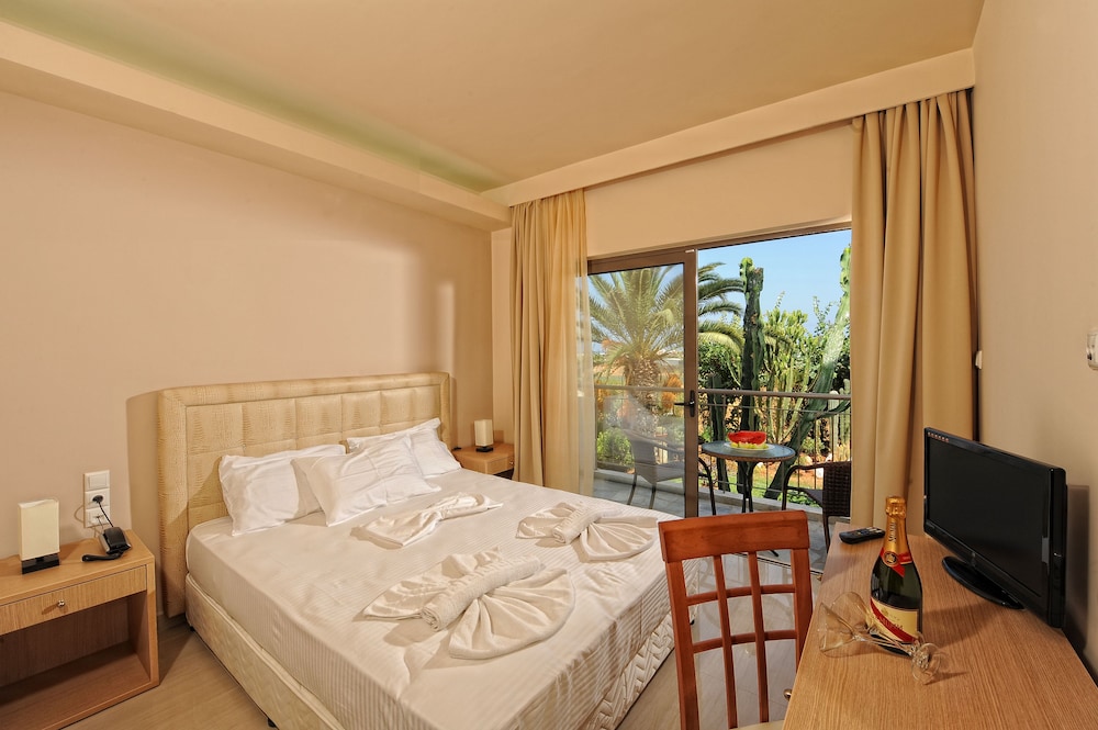 Oasis Beach Hotel - Adult Only 8/50