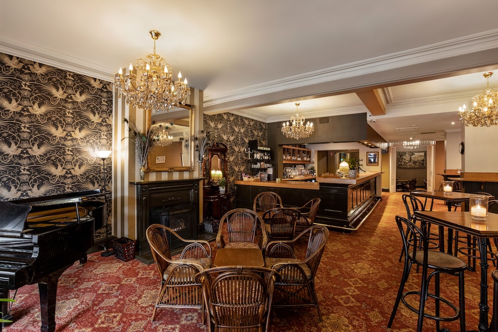 Hadleys Orient Hotel 36/47
