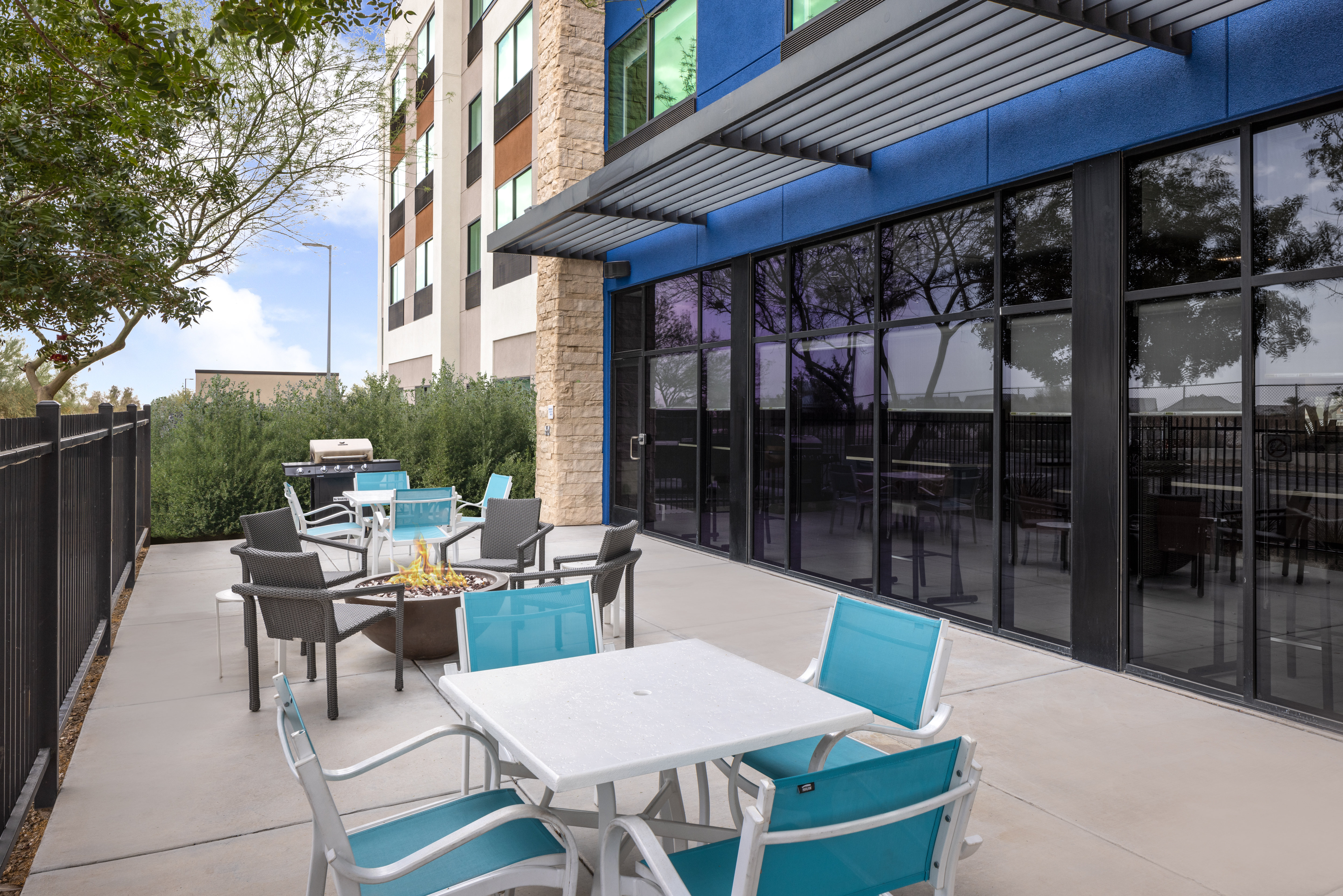Holiday Inn Express Suites Phoenix West Buckeye 44/59