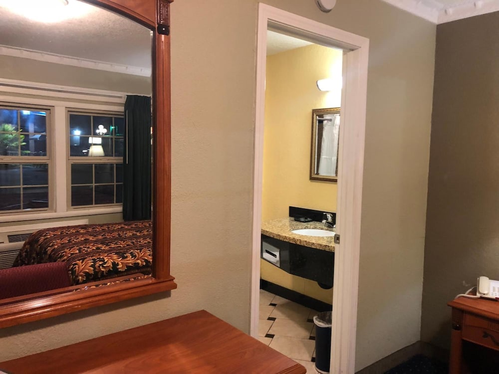 Western Village Inn 18/28