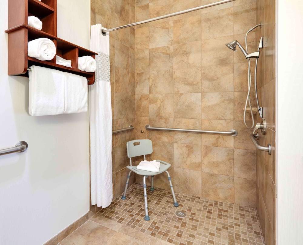 Hampton Inn Suites Dallas Arlington South 26/50