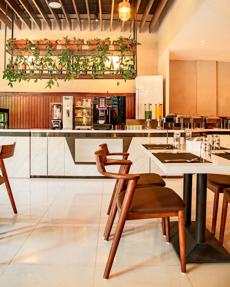 Mila Hotel 72/86