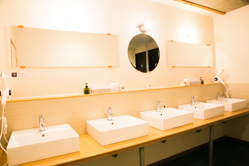 Nui. Hostel & Bar Lounge 46/50