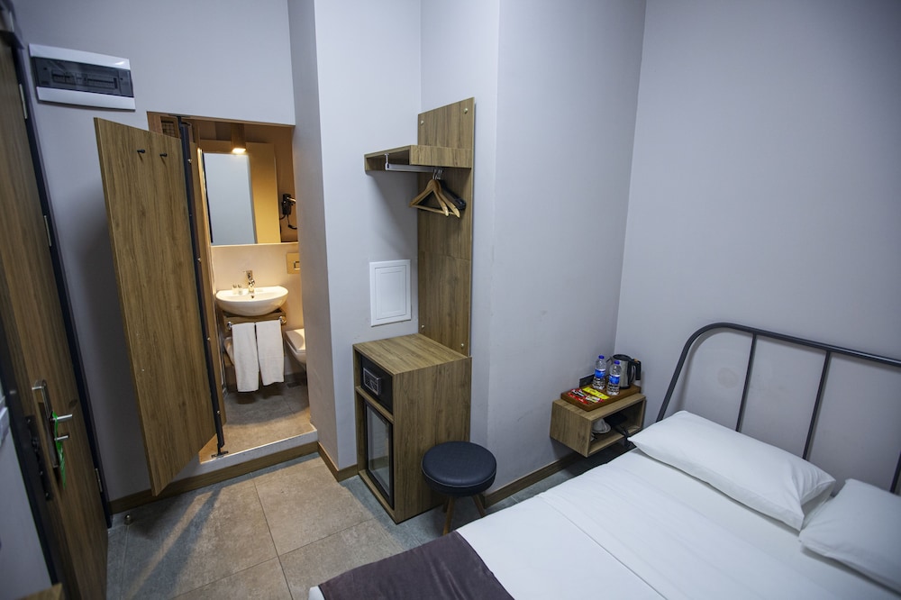 Jurnal Hotel 16/32