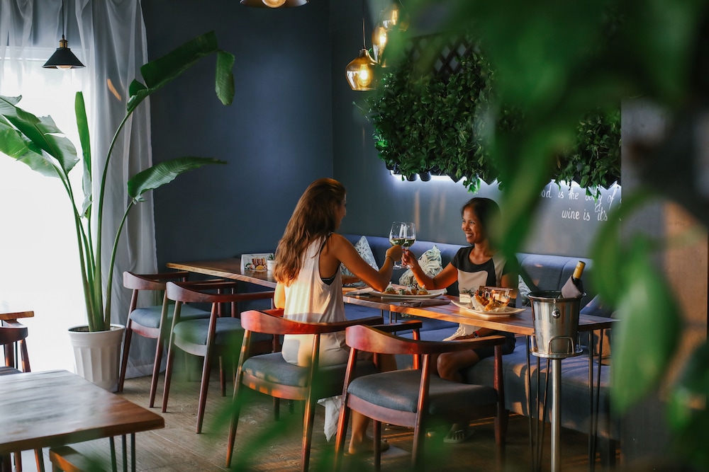 White Boutique Hotel and Residences 61/72