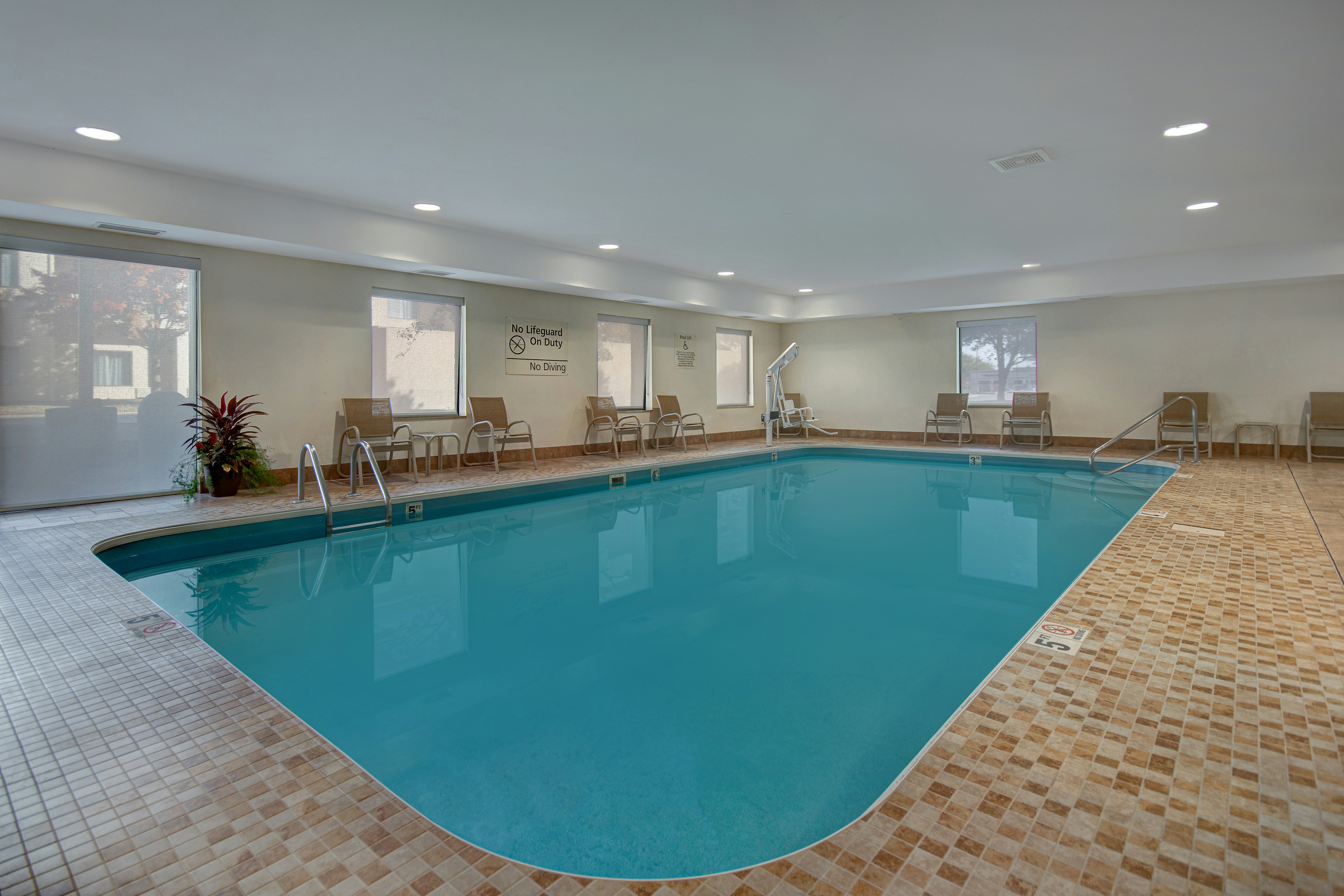 Hampton Inn Suites Dayton Vandalia 32/68