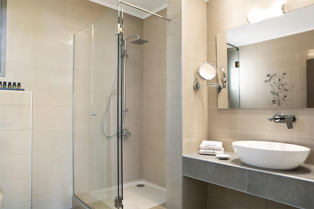 Zeus Eleva Ajul, a Registry Collection Hotel 82/83