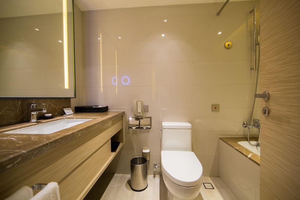 Hotel Equatorial Shanghai 33/34