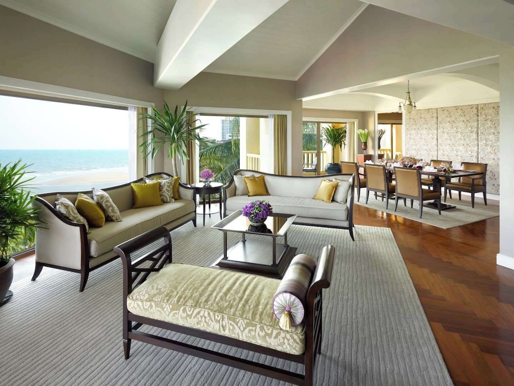 Dusit Thani Hua Hin 65/94