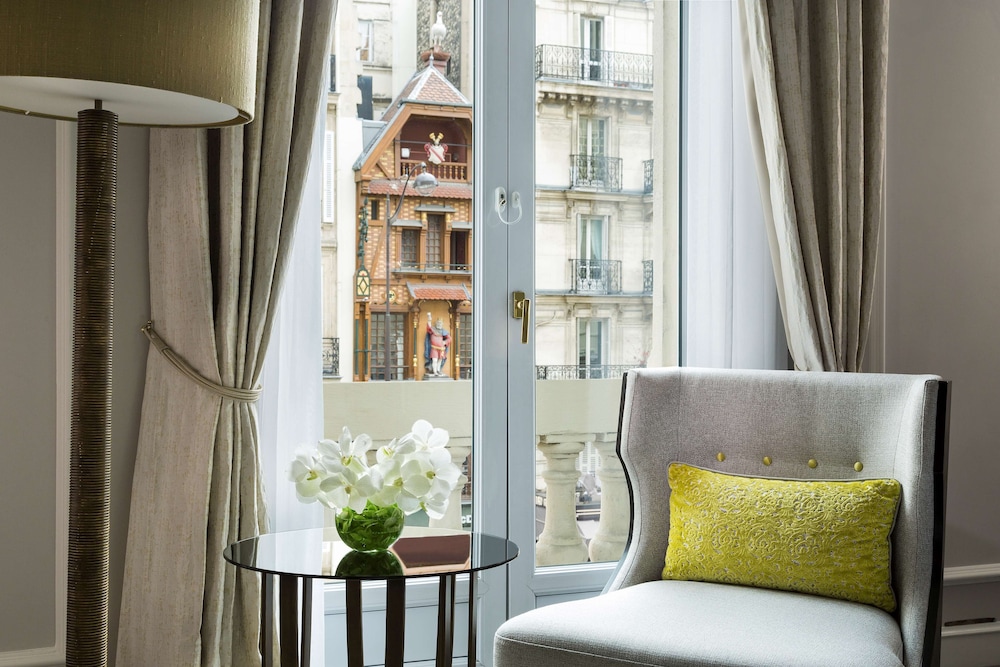 Hilton Paris Opera 5/81