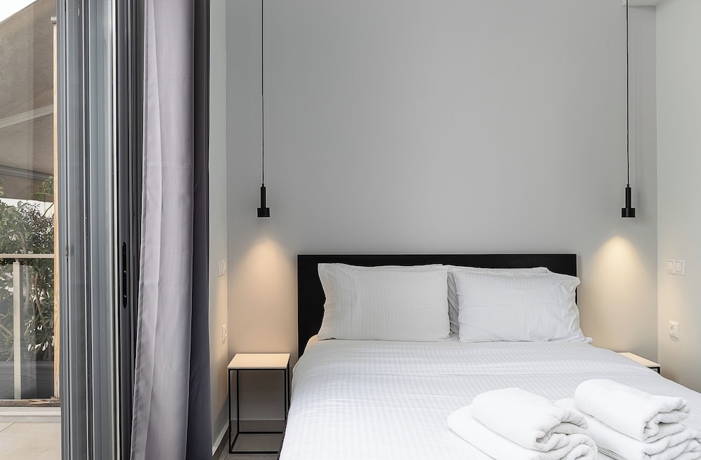 The Omnia Collection Pagrati 22/60