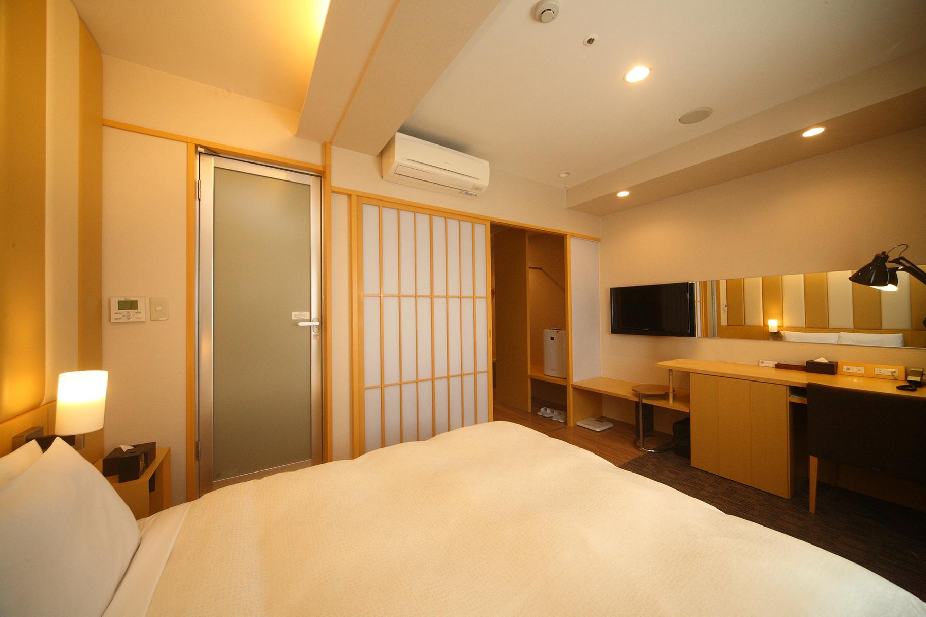 Designer, Standard, Single, Queen Bed