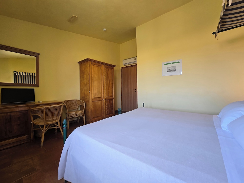 Marina Del Marchese Beach Resort 25/62