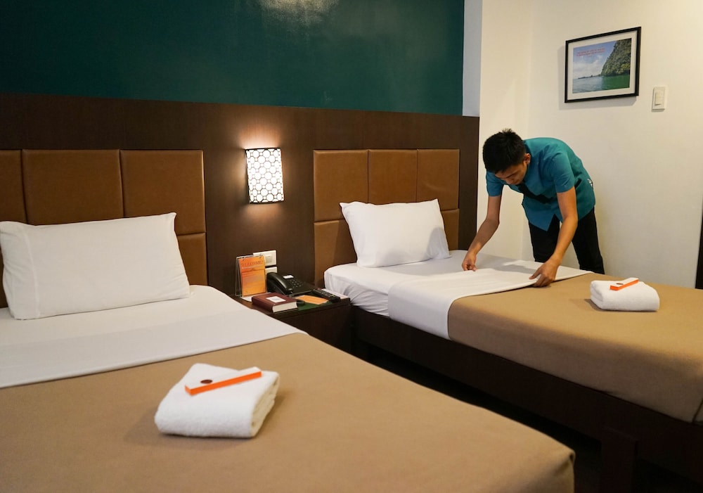 Tacloban Plaza Hotel 10/51