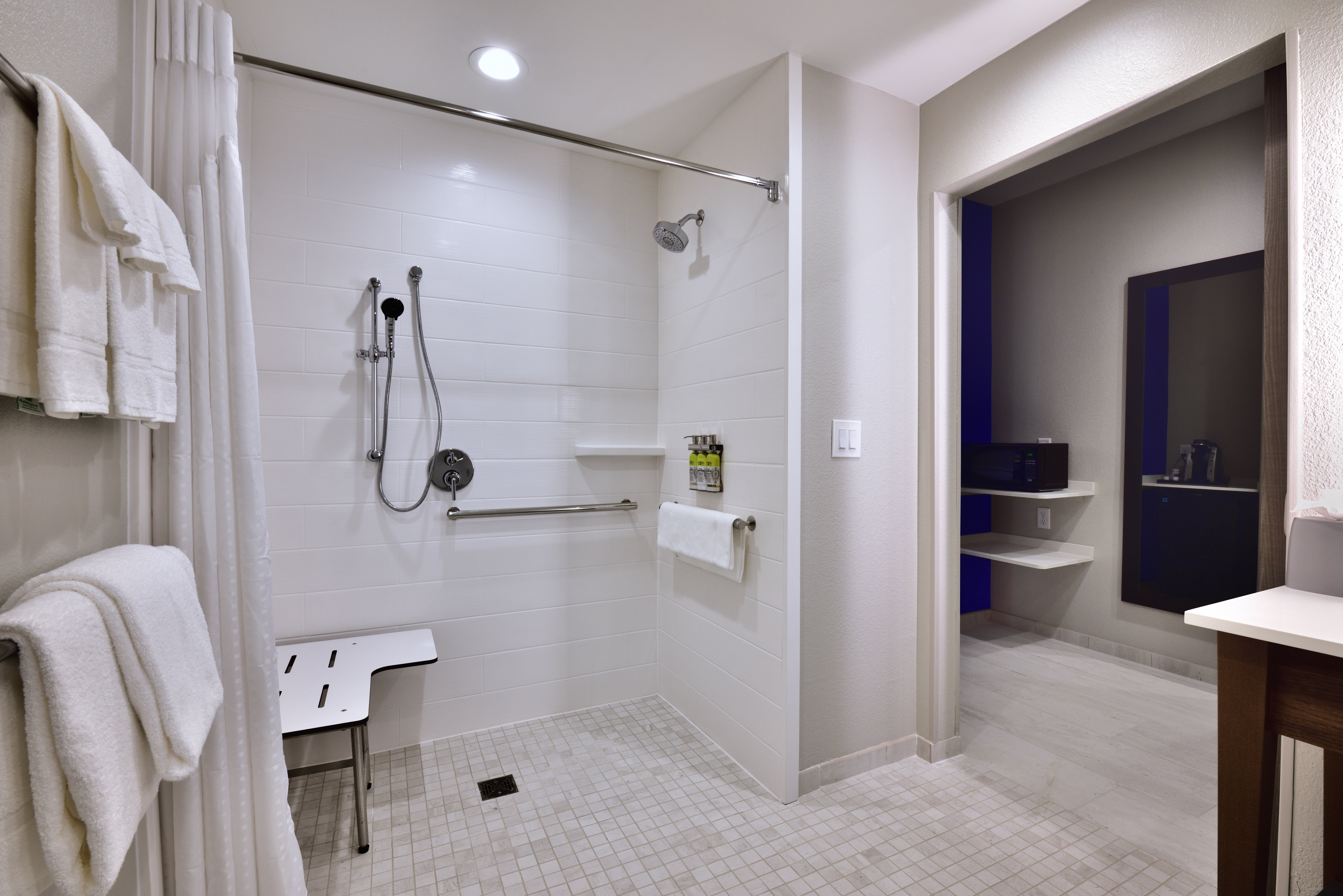Holiday Inn Express and Suites Houston North Woodlands Area 70/70