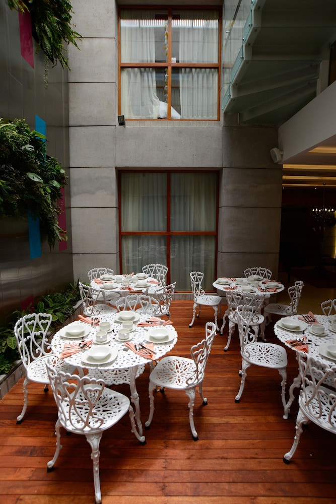 HOTEL BOUTIQUE MARQUIZ 52/57