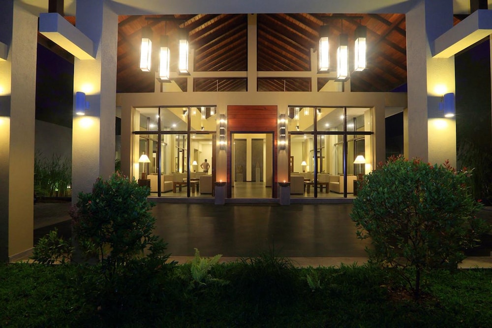 Chaarya Resort Spa By Chandrika 13/60