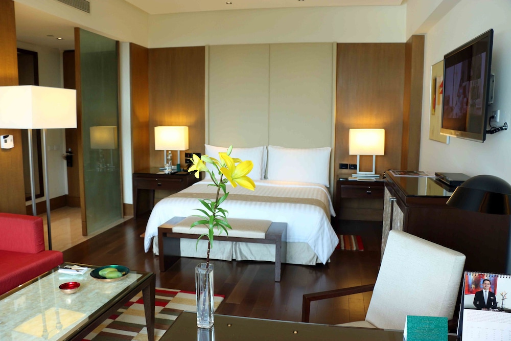 غرفة بريميير بسرير كينج، THE OBEROI GURGAON 3/4