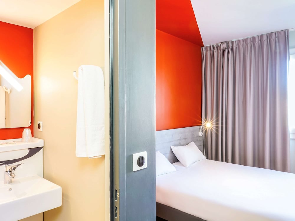 Ibis Aubenas 49/50