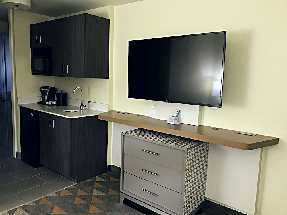 Holiday Inn & Suites Asheville-Biltmore Village Area 63/70
