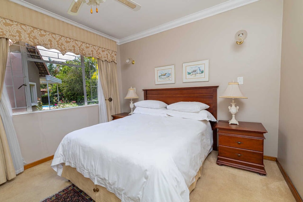 Royal Ridge Guest House and Apartments 24/70