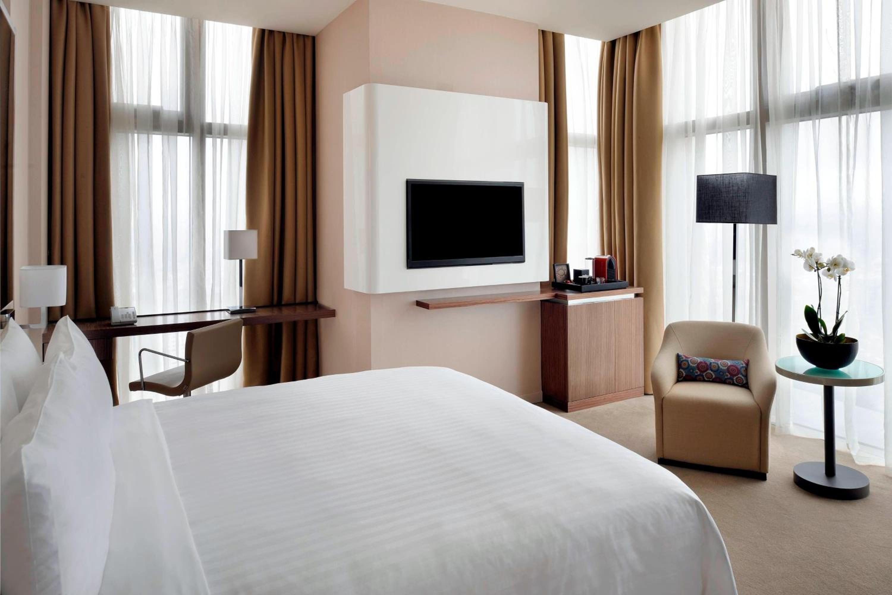 Executive, King Bed, City View, Lounge Access