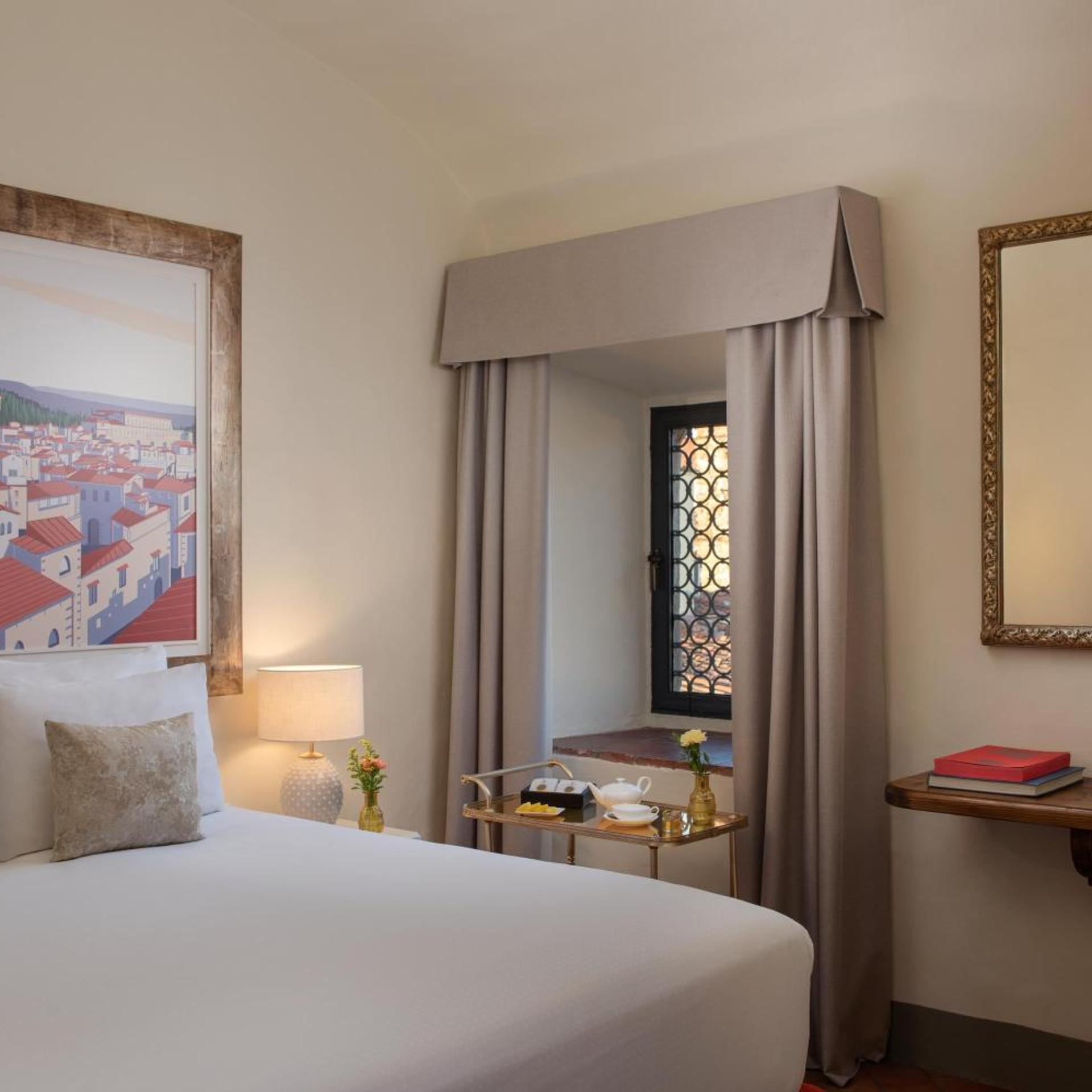 Monalda, Tower, Suite