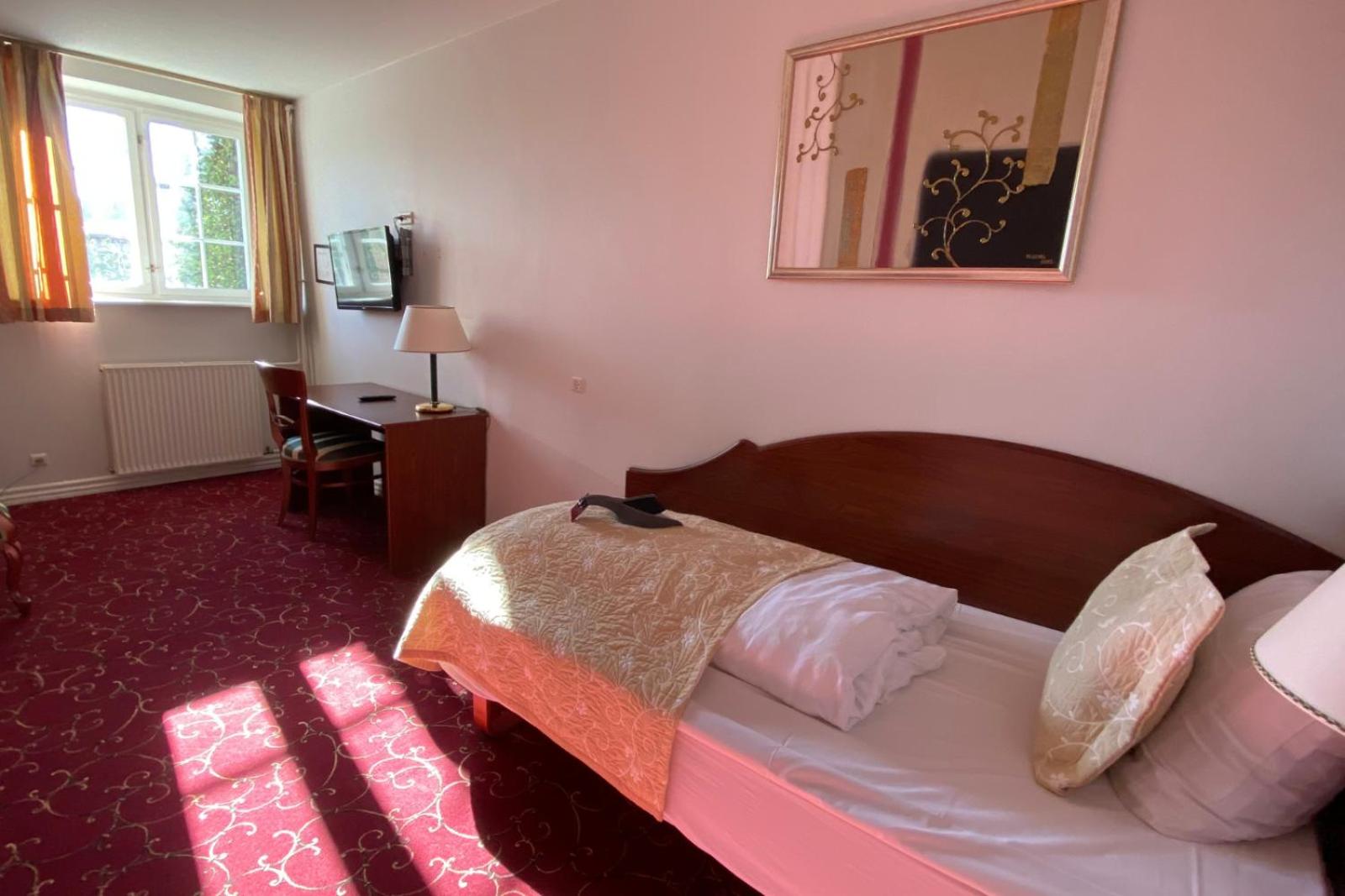Room, Single